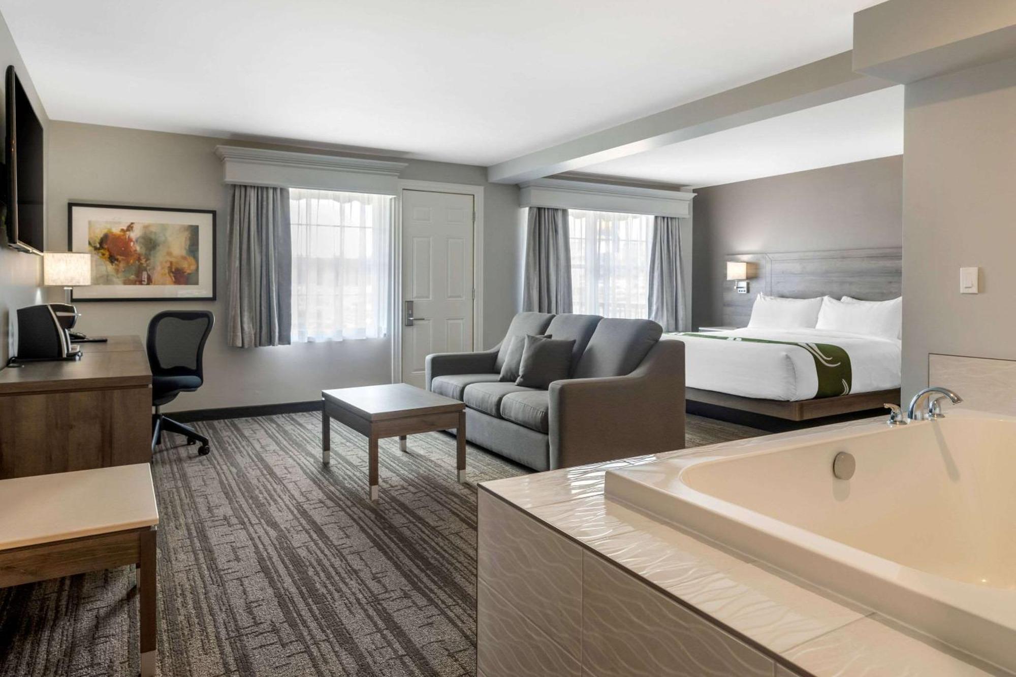 Quality Inn & Suites Amsterdam Fredericton Dış mekan fotoğraf